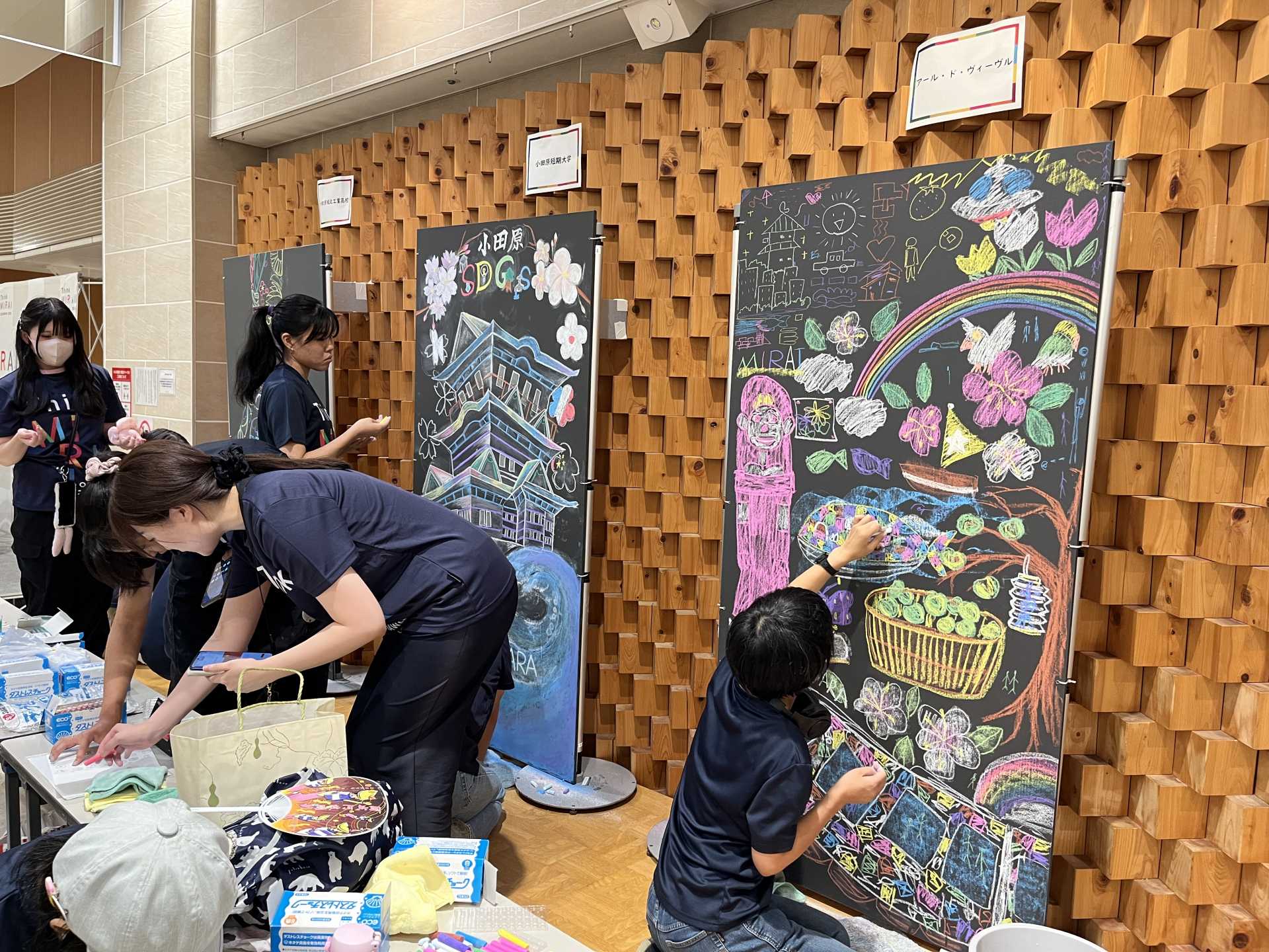 ライブチョークアート制作の様子③