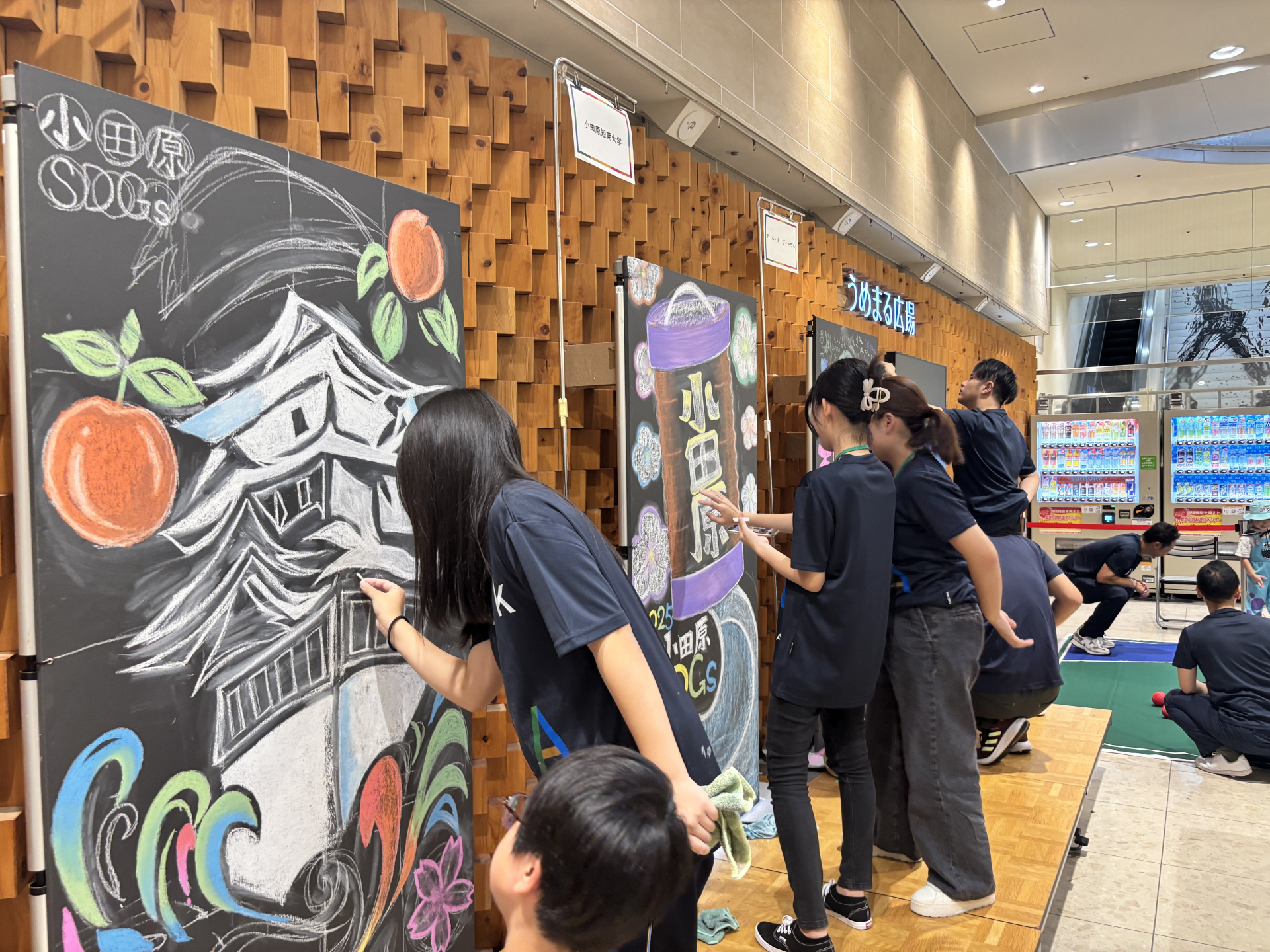 ライブチョークアート制作の様子