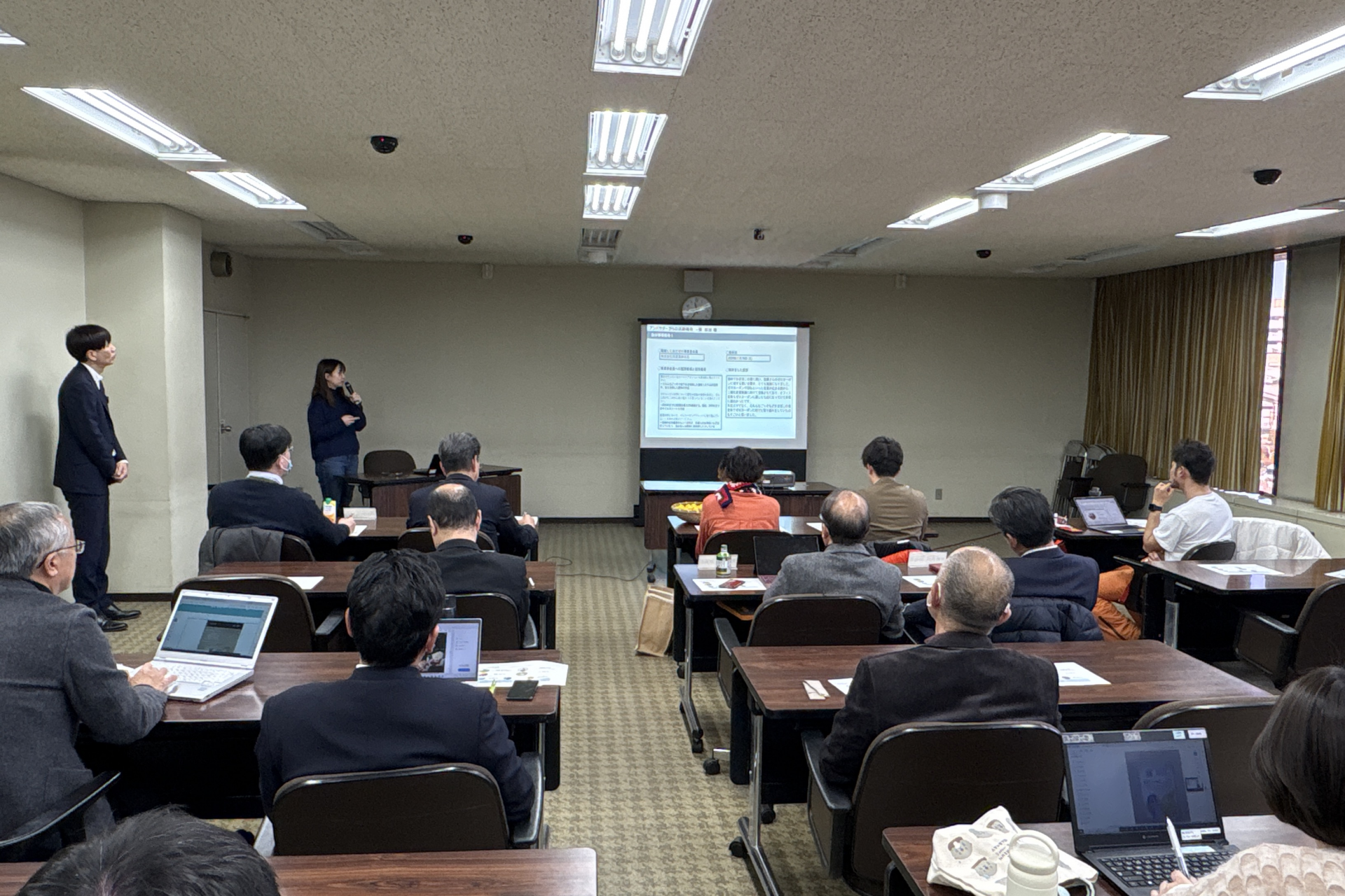 報告会の様子