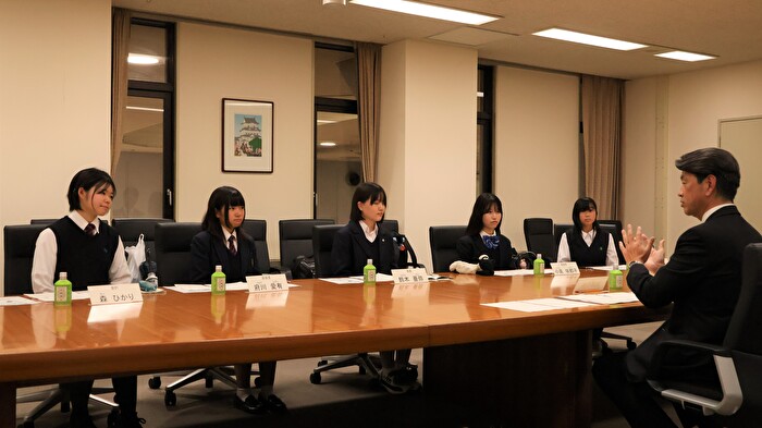 懇談会中の写真