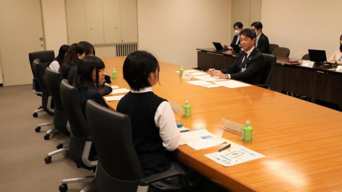 懇談会中の写真