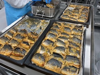 鯖のピリ辛焼きを作っている画像