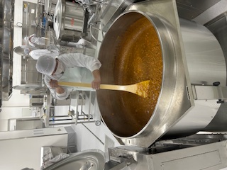 カレーを作っている画像
