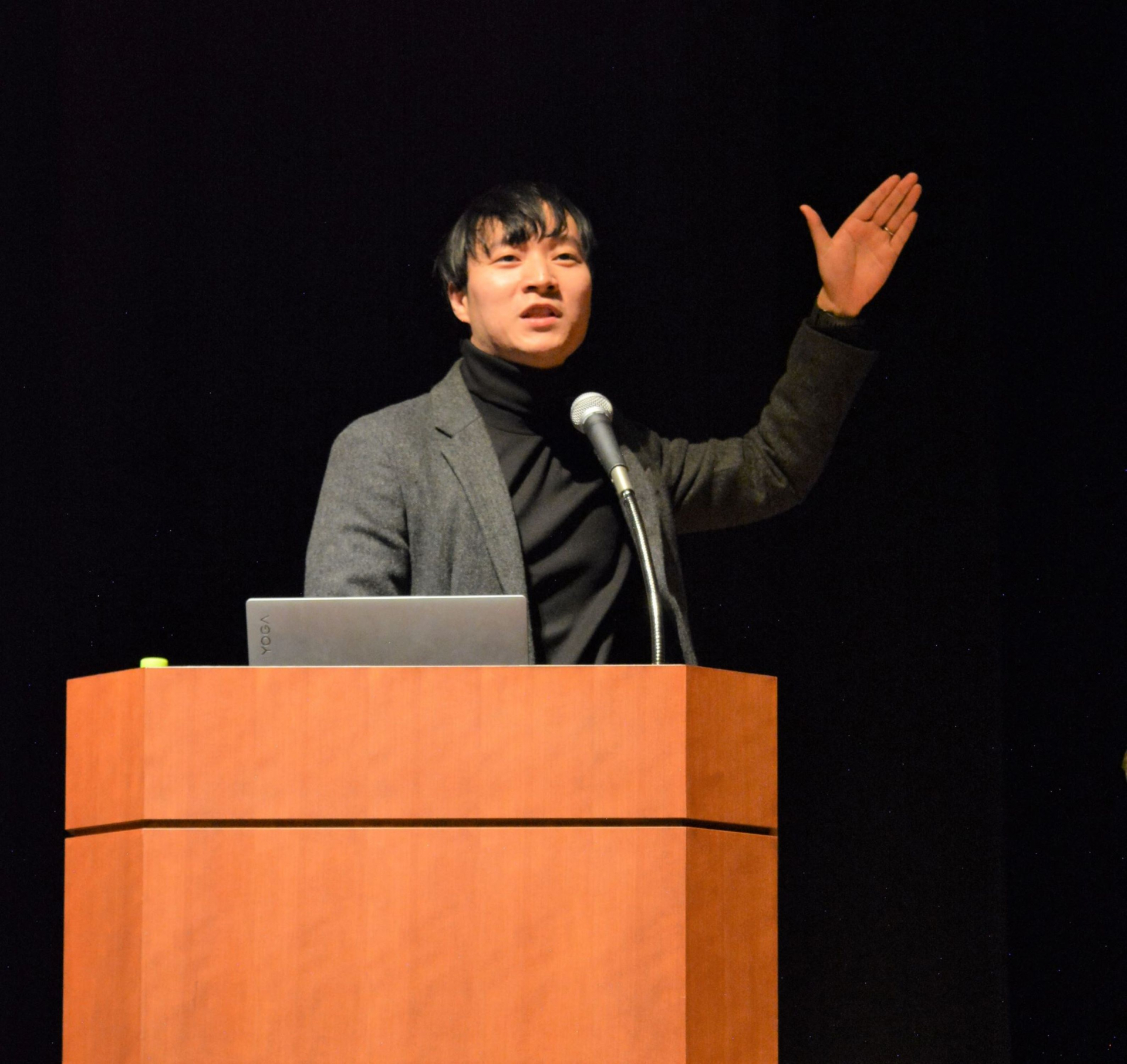 山崎聡一郎氏写真