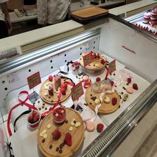 いちごを使った商品の販売（出店の様子）
