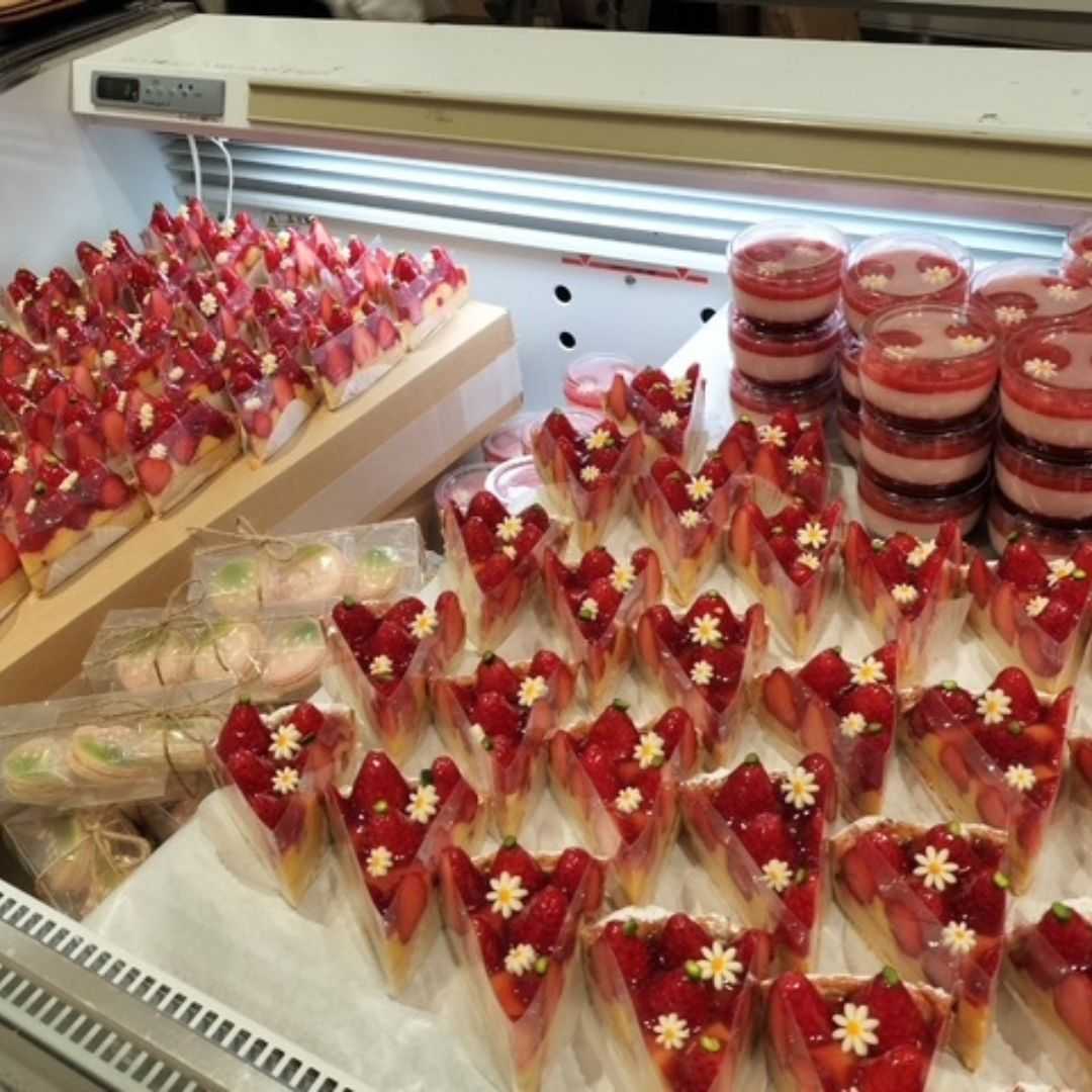 食の専門校レコールバンタンのいちごを使った商品の販売