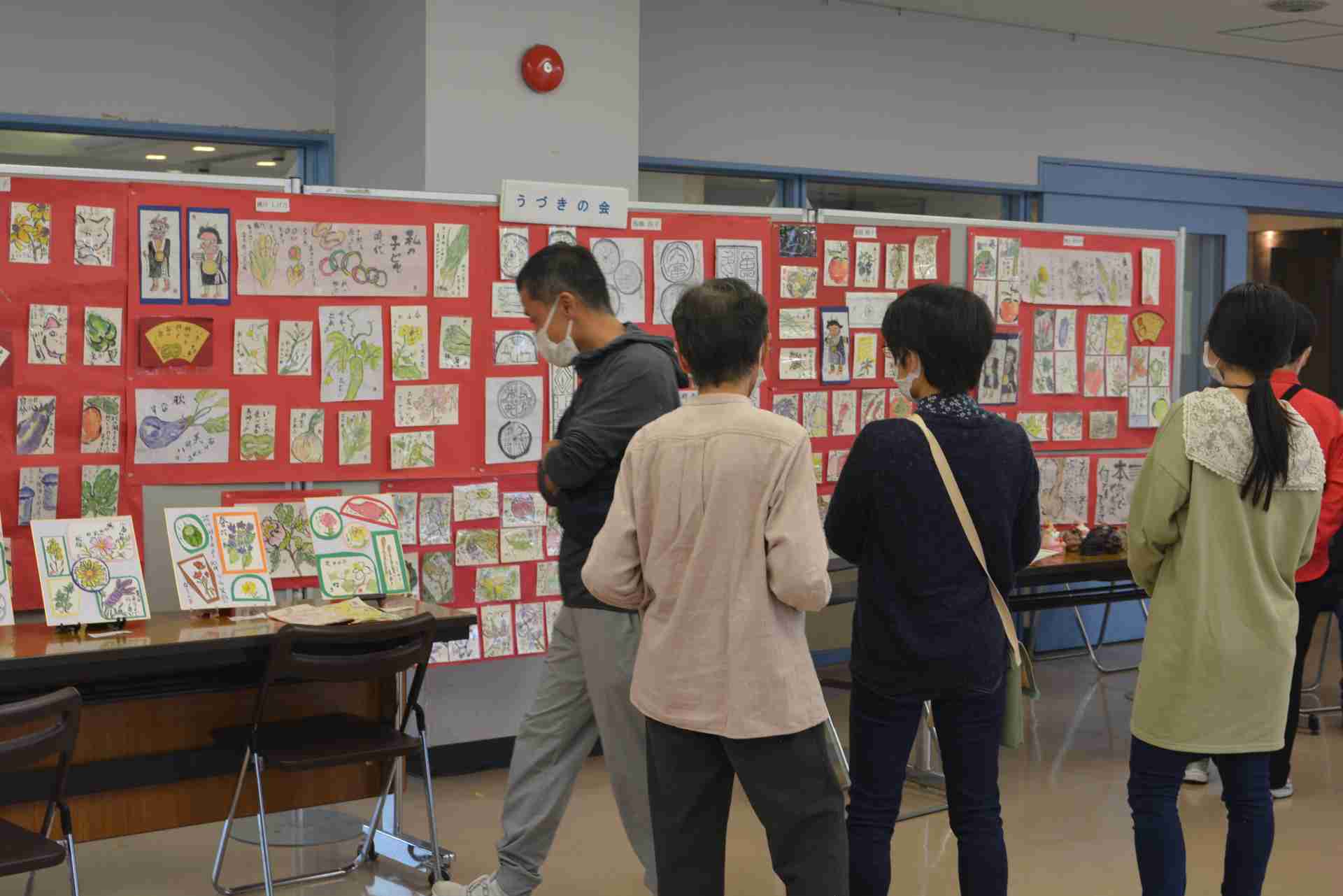 絵手紙の作品の展示の様子