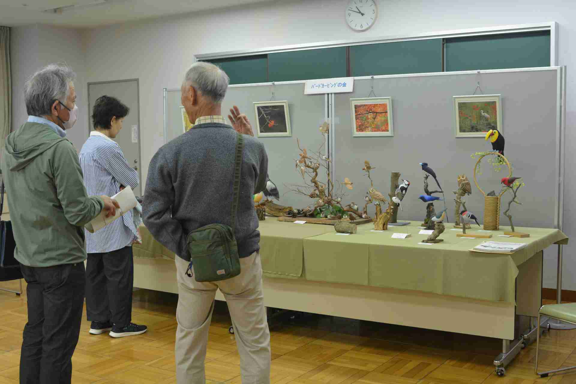 バードカービングの作品の展示の様子