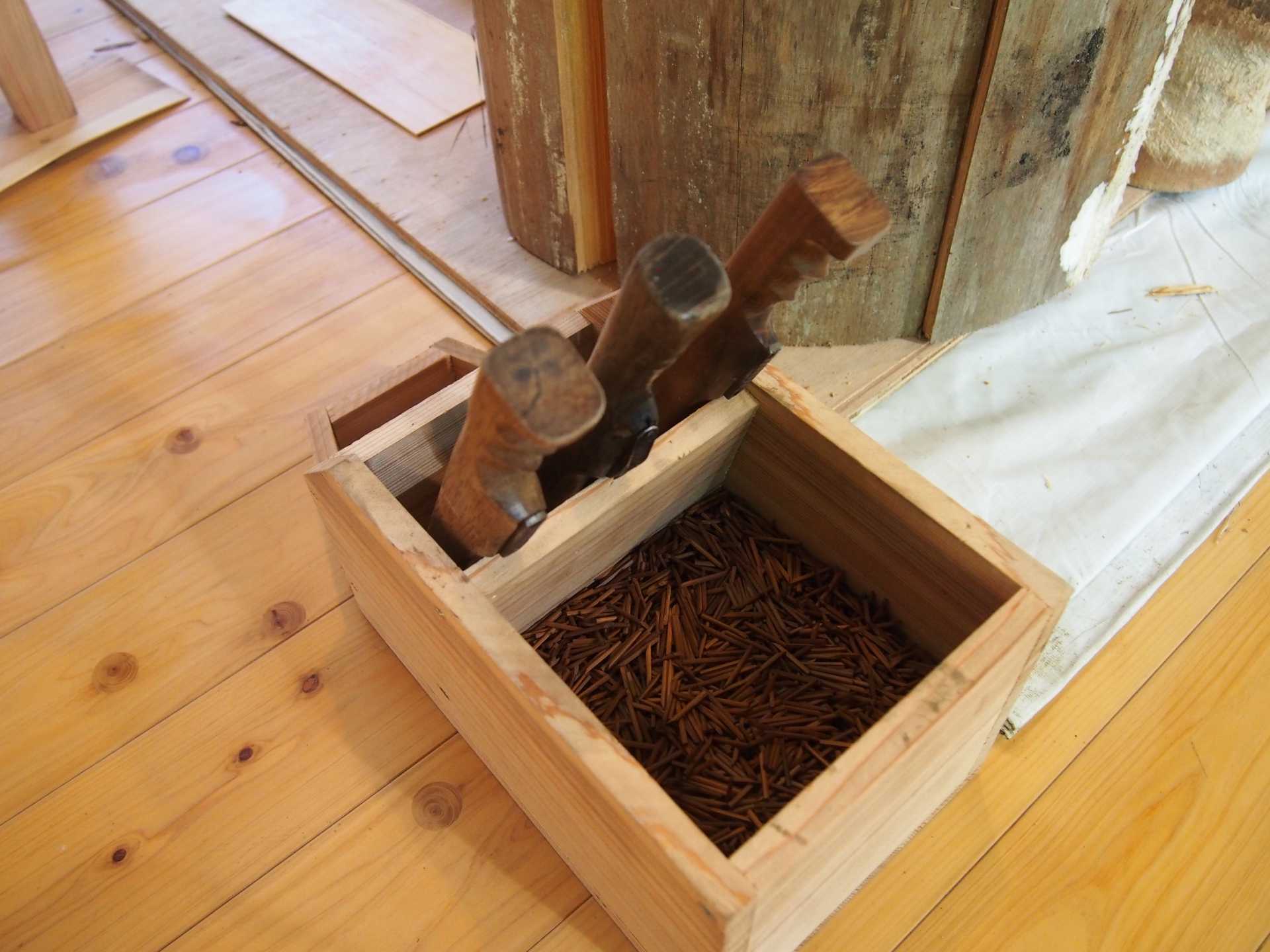 竹釘と屋根金槌
