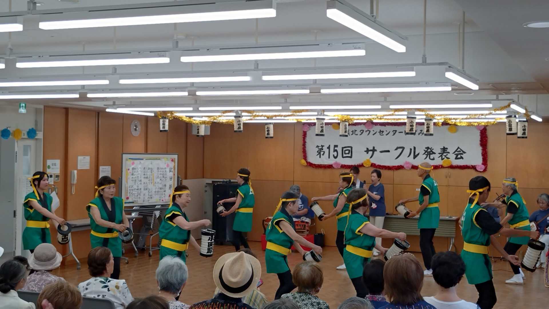 いず美会の皆さんによるちょうちん踊り