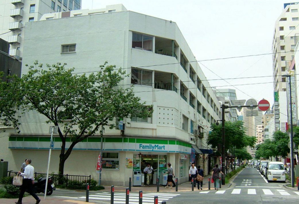 防火建築帯の画像。４階建ての転勤コンクリート造の長屋。