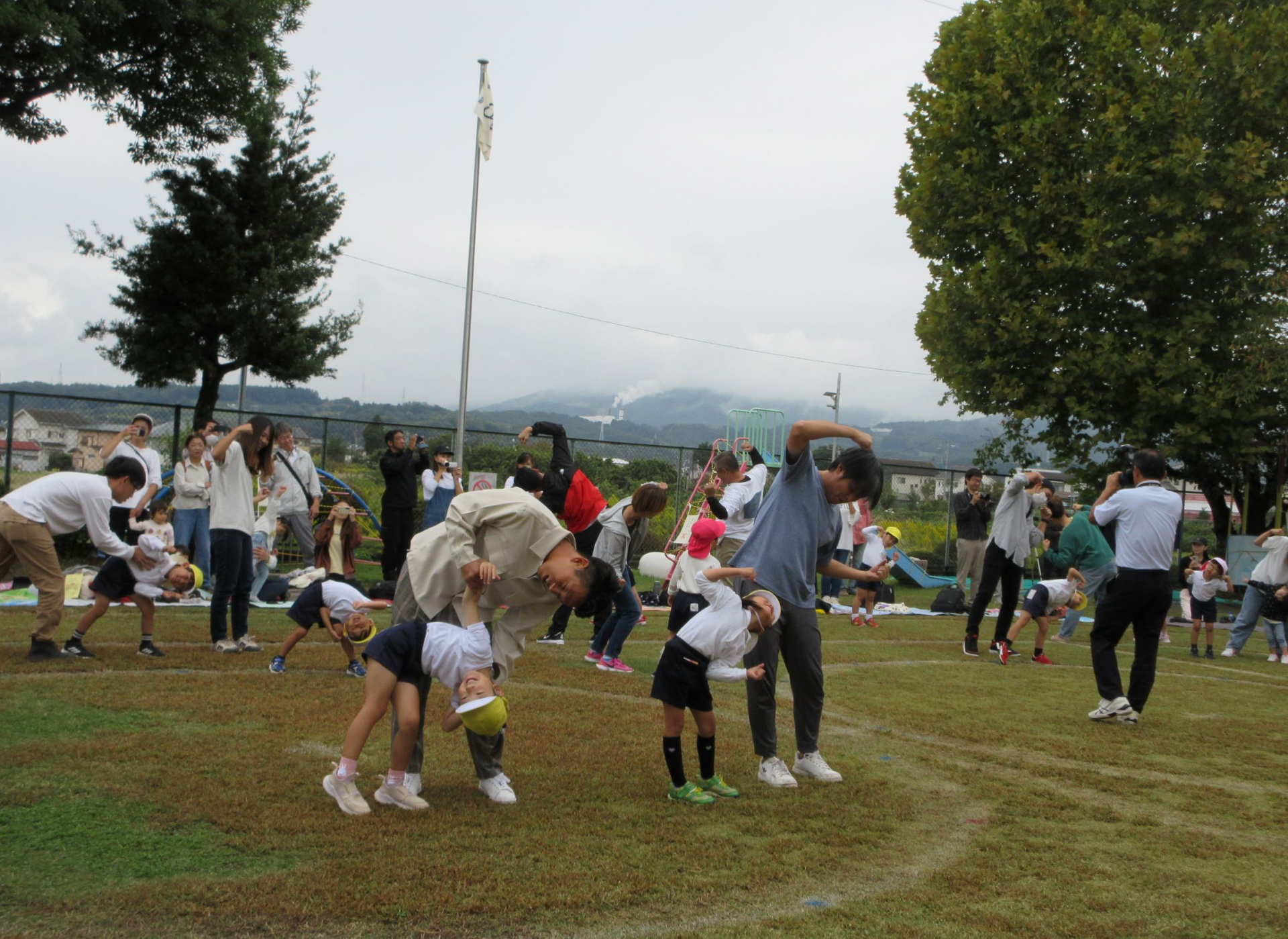 家族と一緒にに準備運動をしているところです。