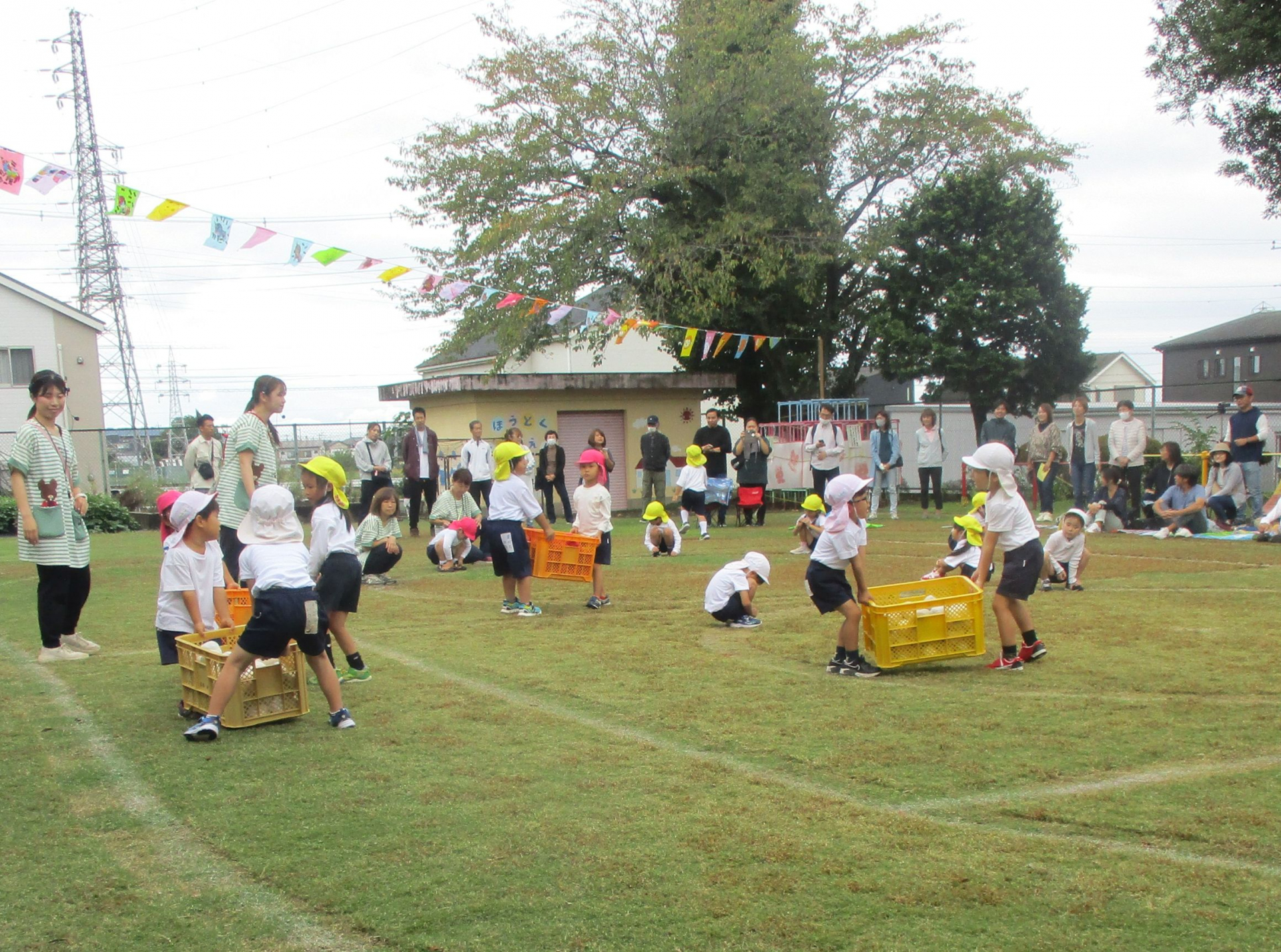 競技中の準備を子どもたちがしているところです。