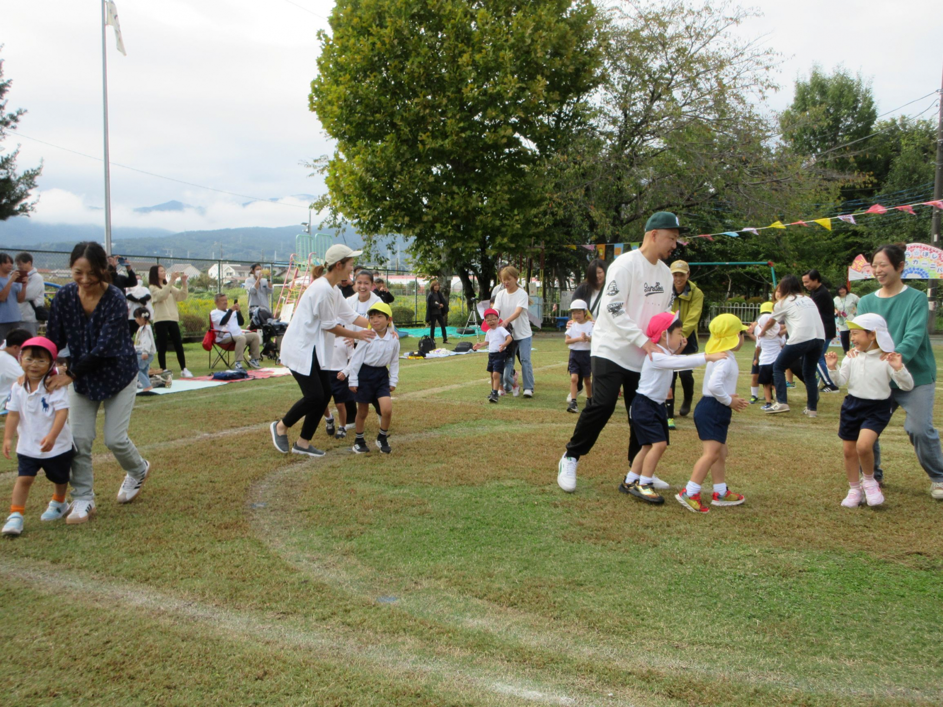 親子でダンスをしているところです。