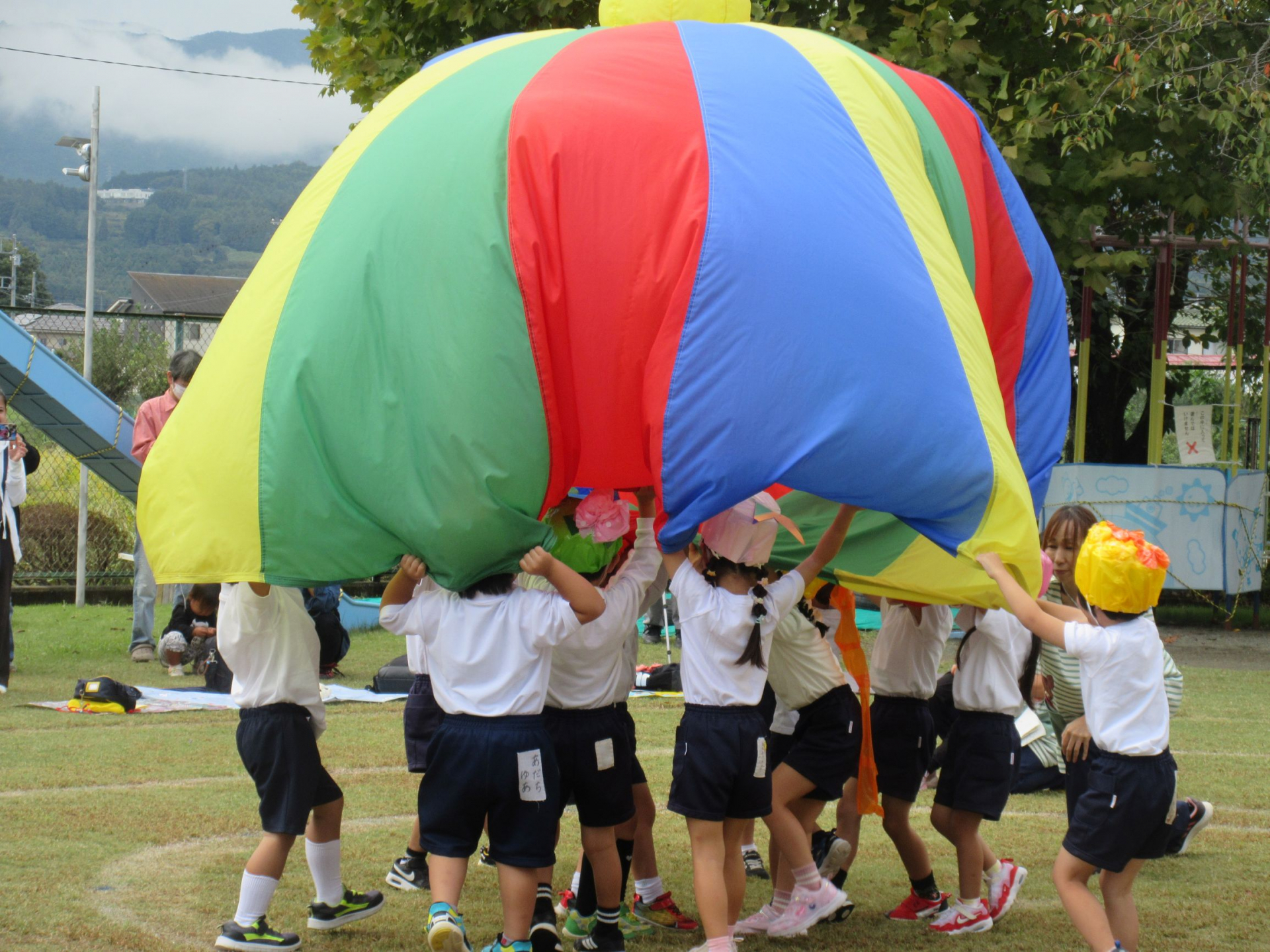 バルーンで気球をつくっているところです。