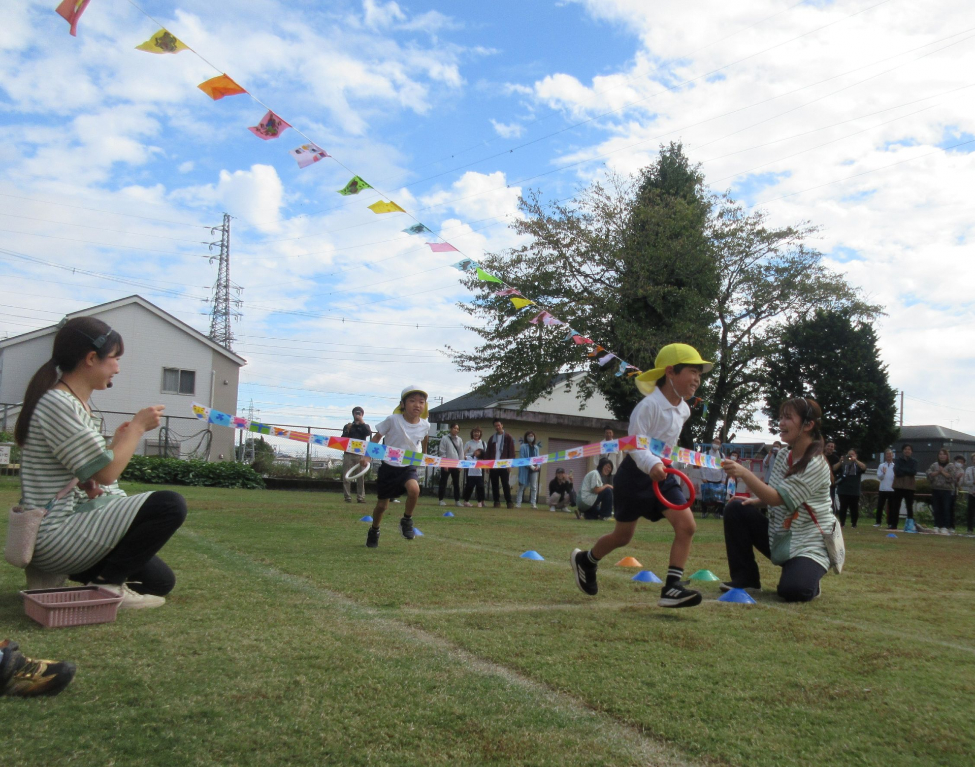 運動会最後の種目、リレーでゴールをしたところです。