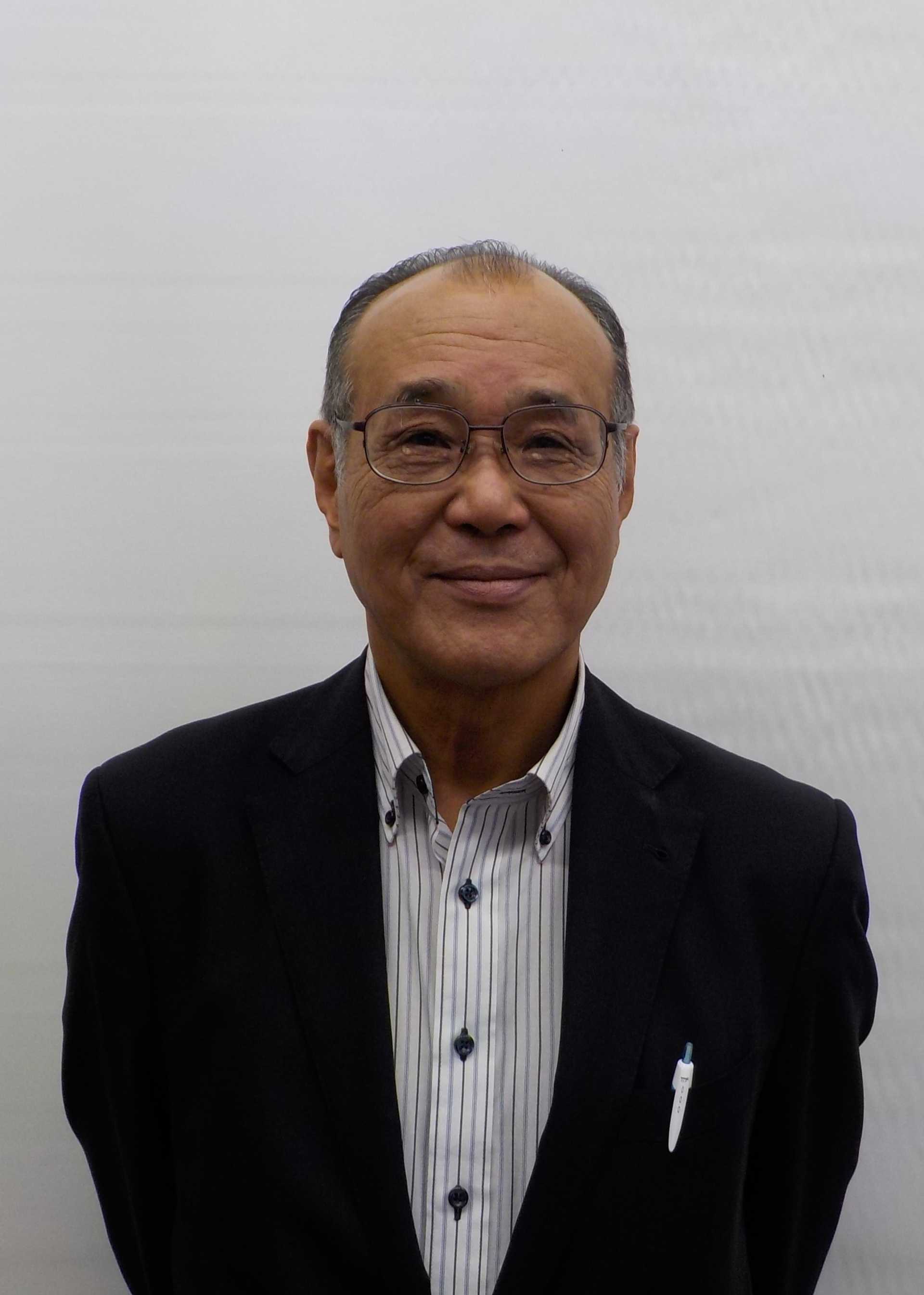 会長　山室　由雄