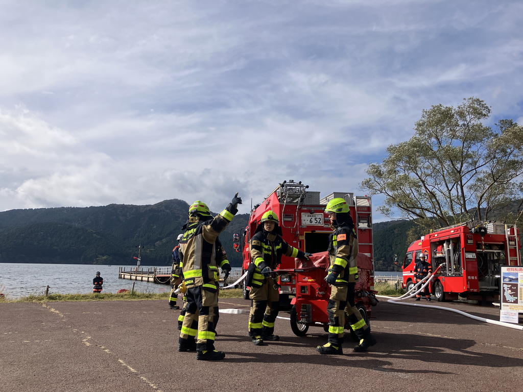 箱根町消防本部指揮隊から指示を受けて、活動開始