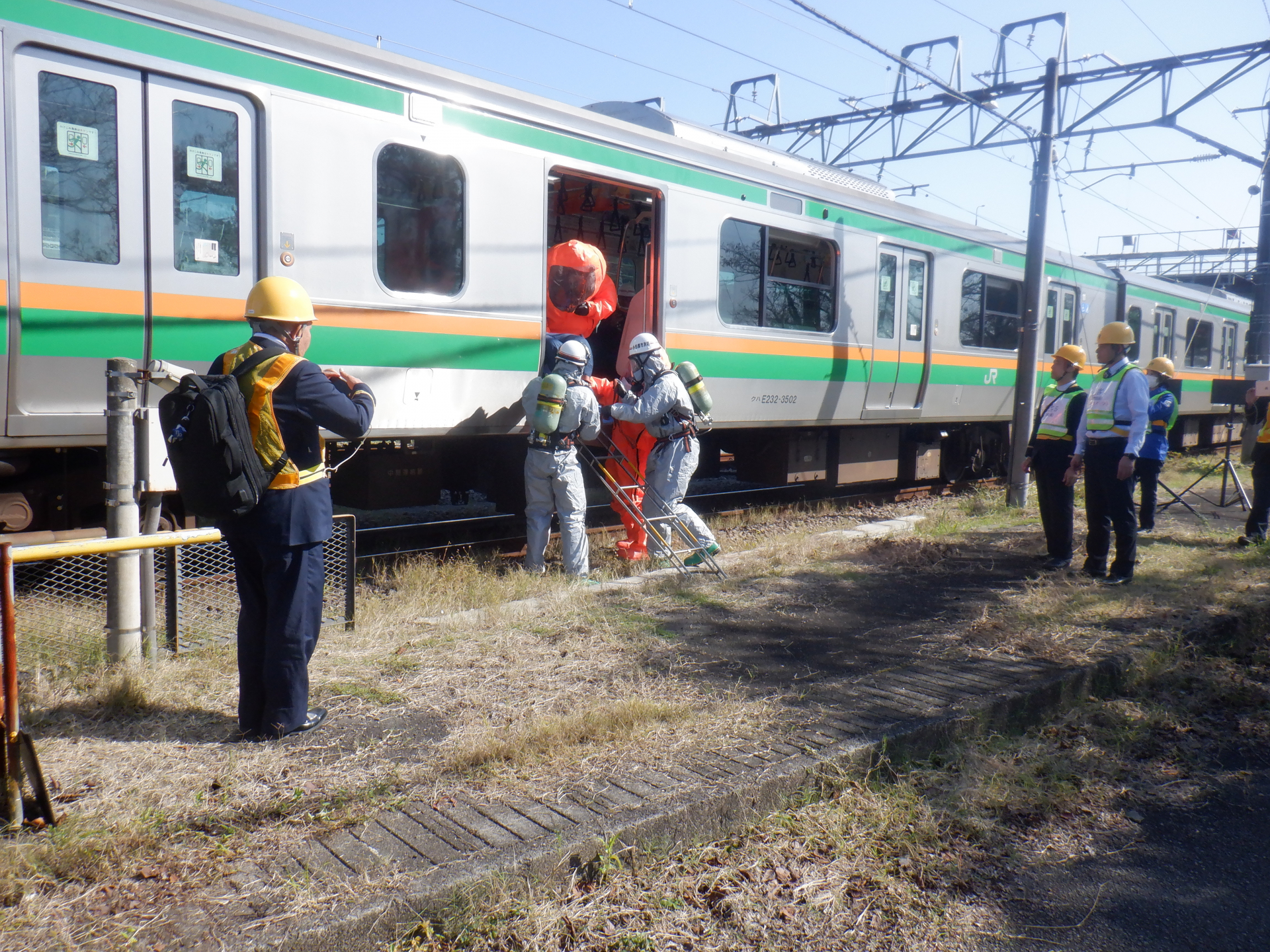 電車内からの救助活動の訓練を行ないました！