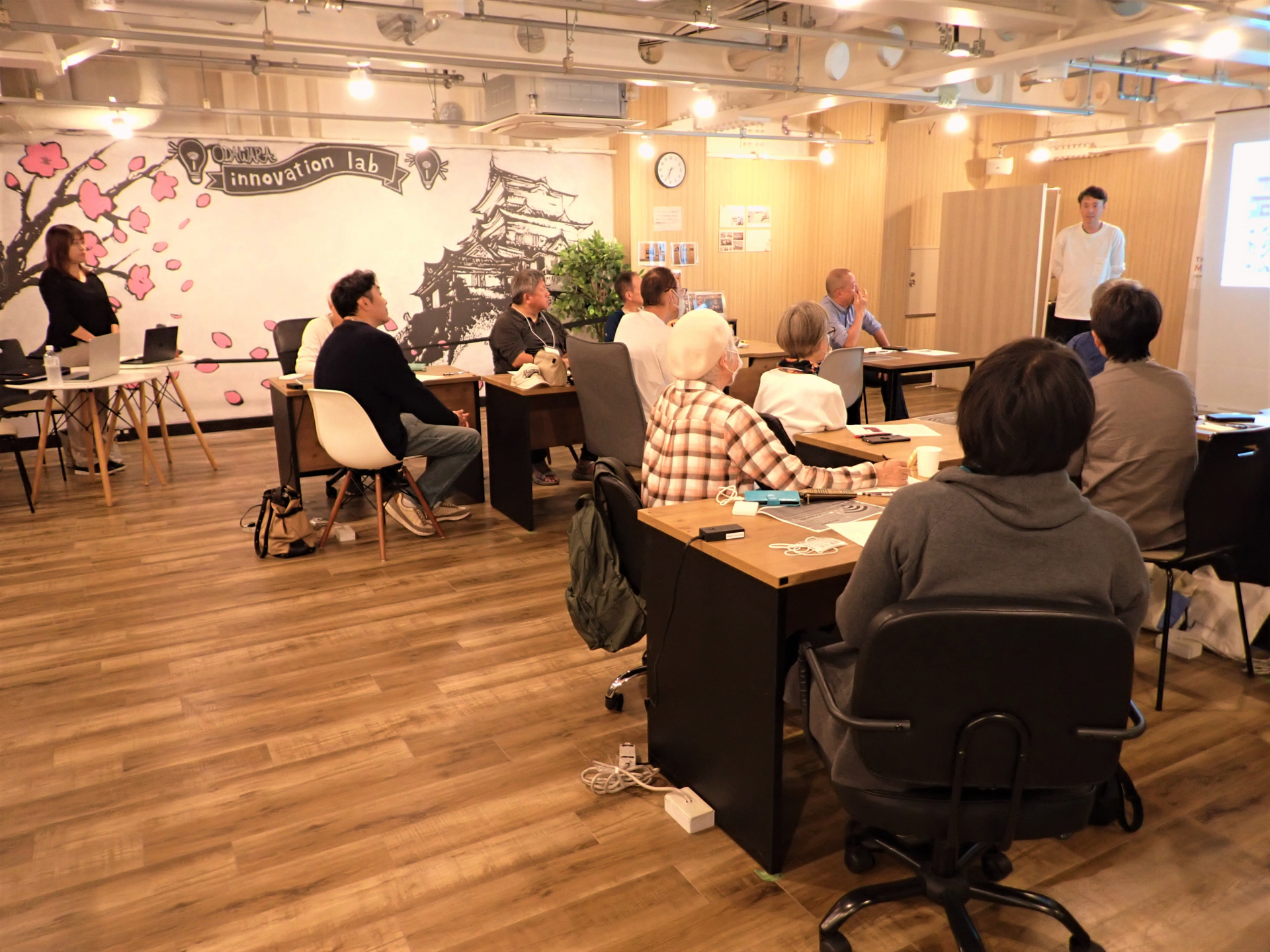 AIについての講義を真剣に聞いている受講生