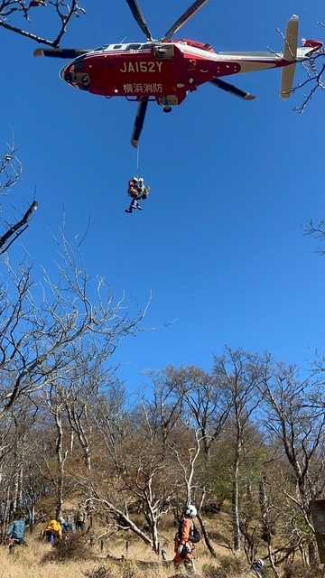 松田特別救助隊の隊員が山間部に投入されました！