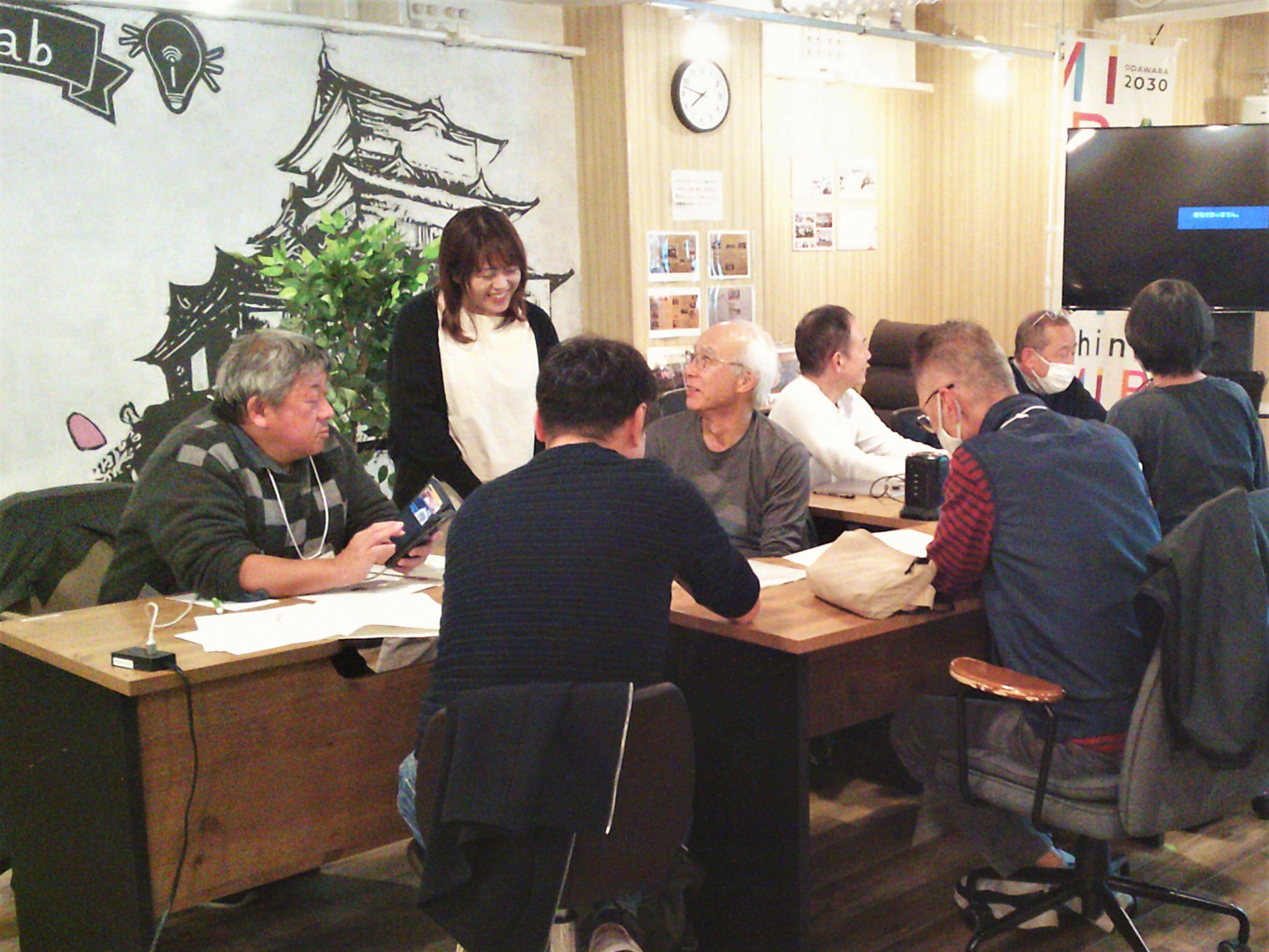 疑問点を講師のデザインこねこ長嶺さんに質問している様子