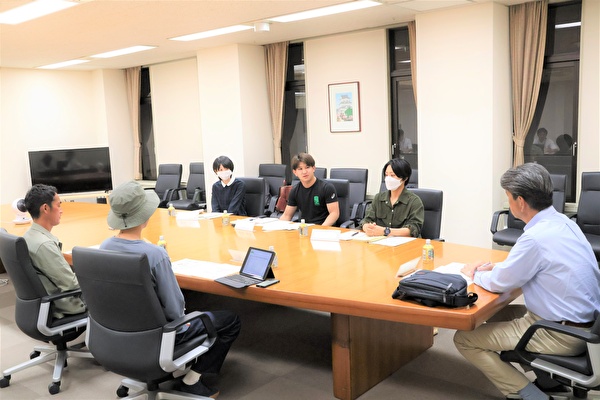 懇談会中の写真