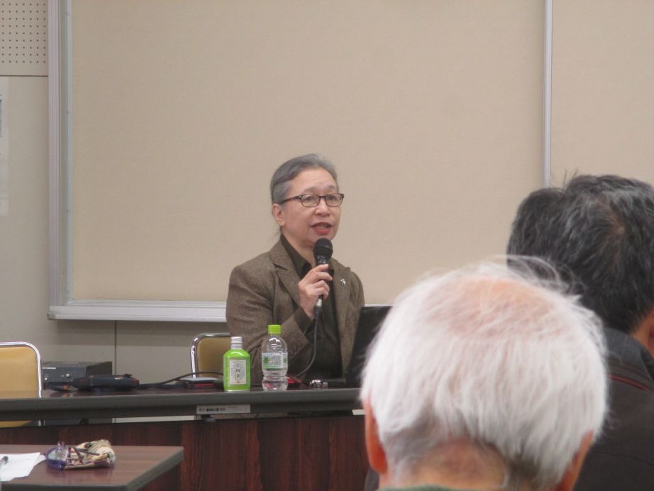 講師：建築史研究家 矢野和代氏が話している様子