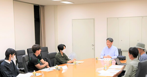 懇談会中の写真