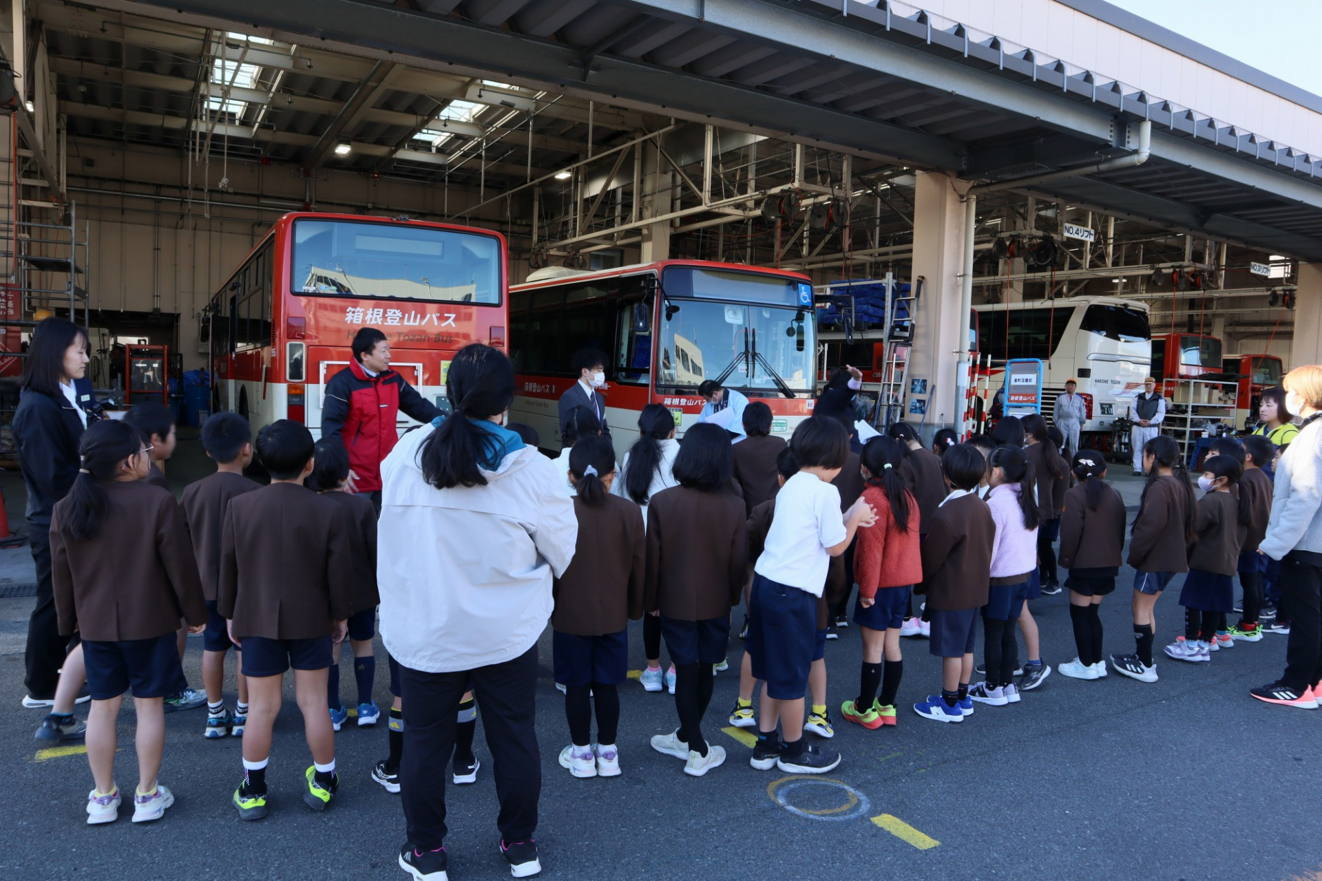 箱根登山バスでのバスの乗り方教室の様子