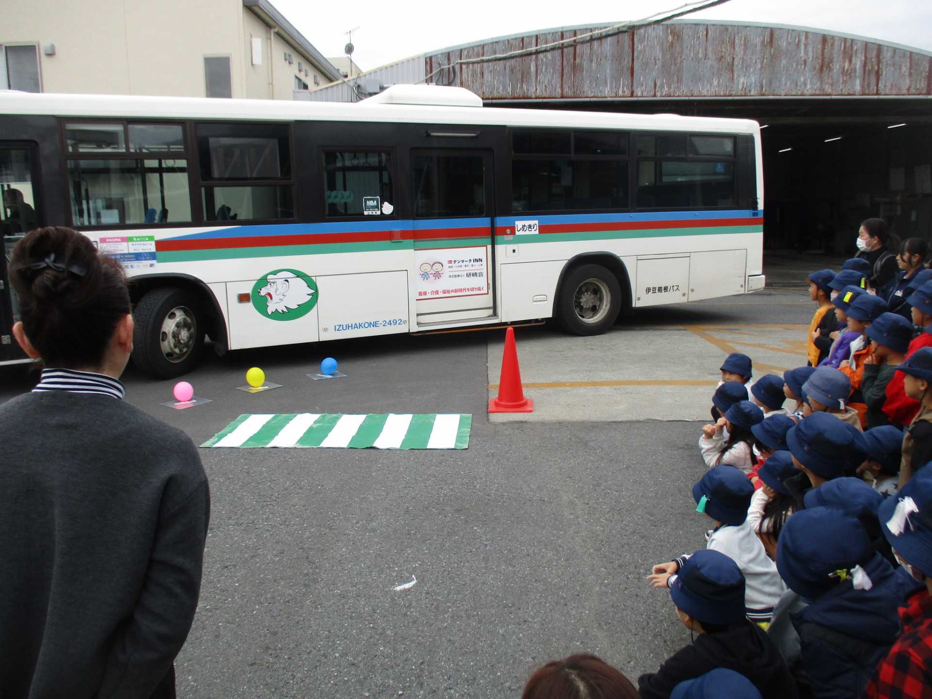伊豆箱根バスによるバスの乗り方教室実施の様子