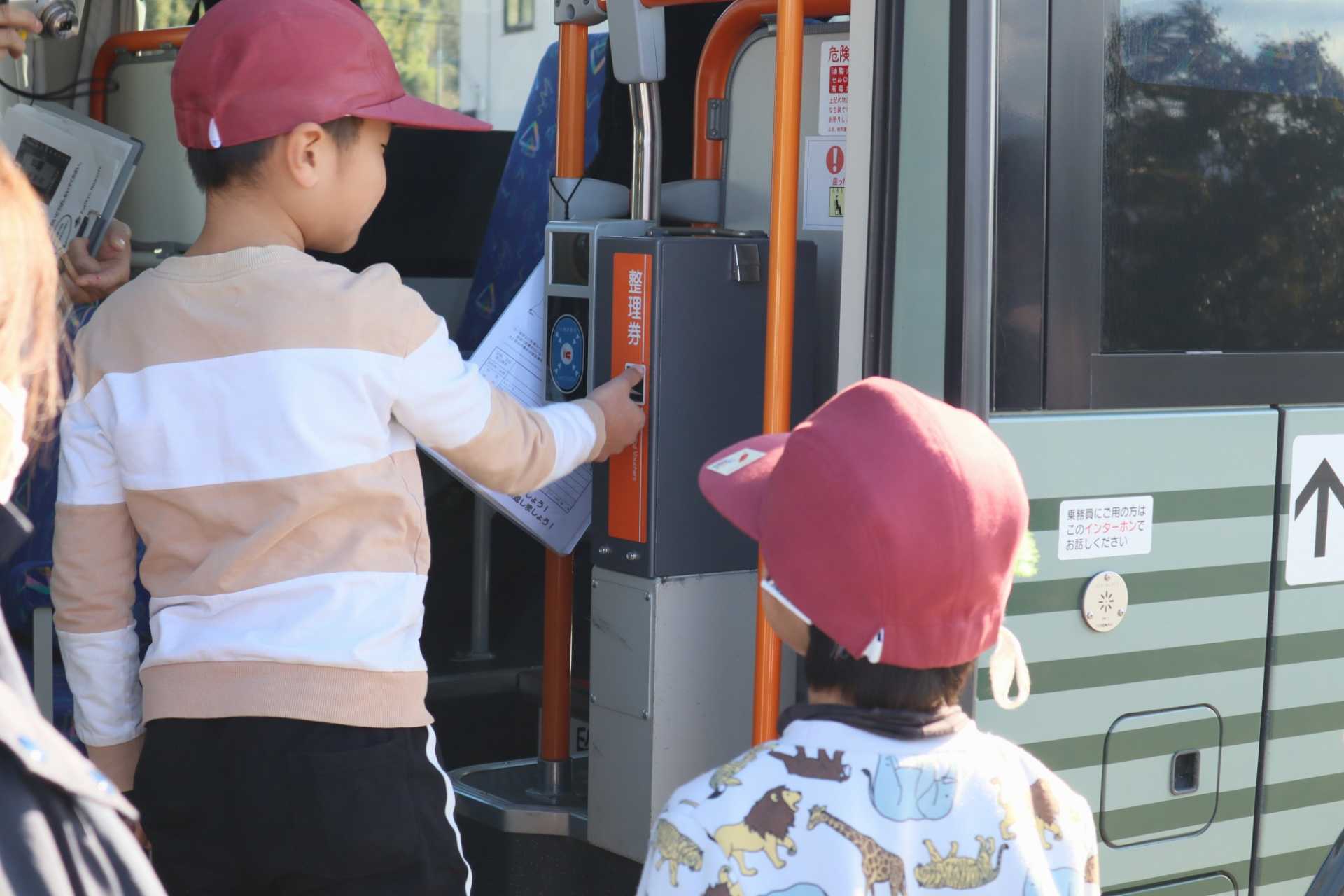 富士急モビリティによるバスの乗り方教室実施の様子