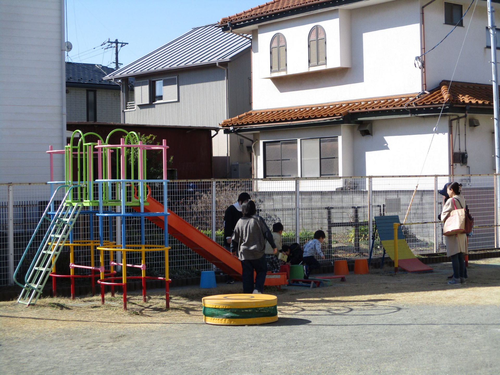 外遊びをしている