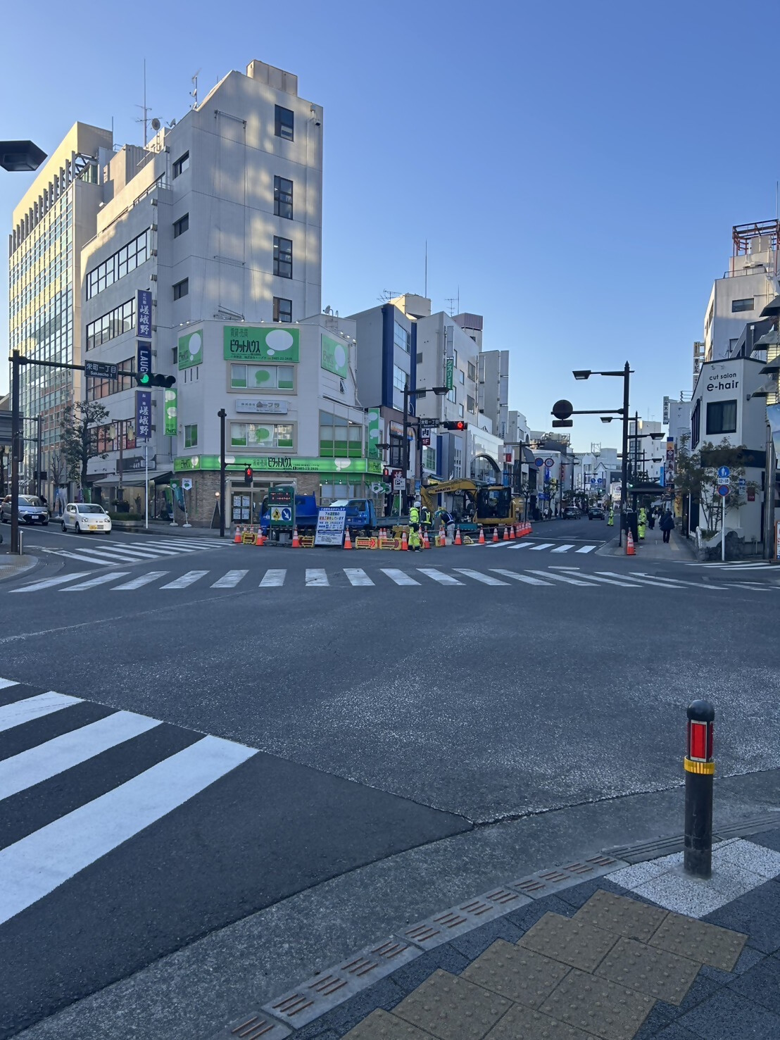 交差点の片側交互通行の状況