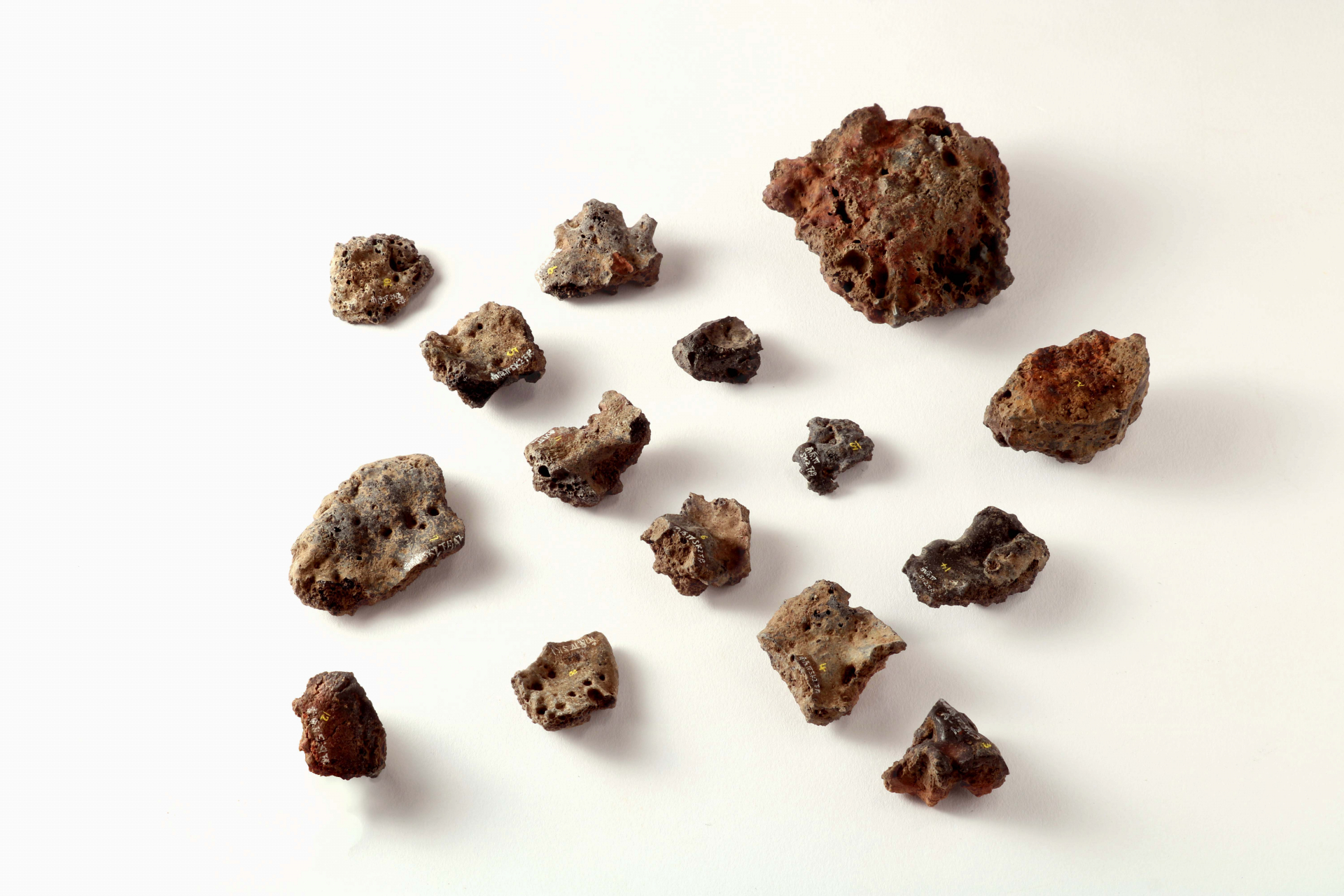 千代南原遺跡第Ⅳ地点1号土坑出土鍛冶関係遺物