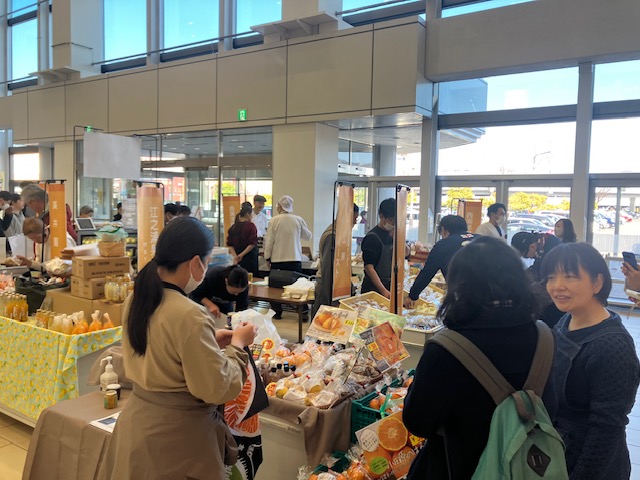 マルシェの様子（販売の様子）