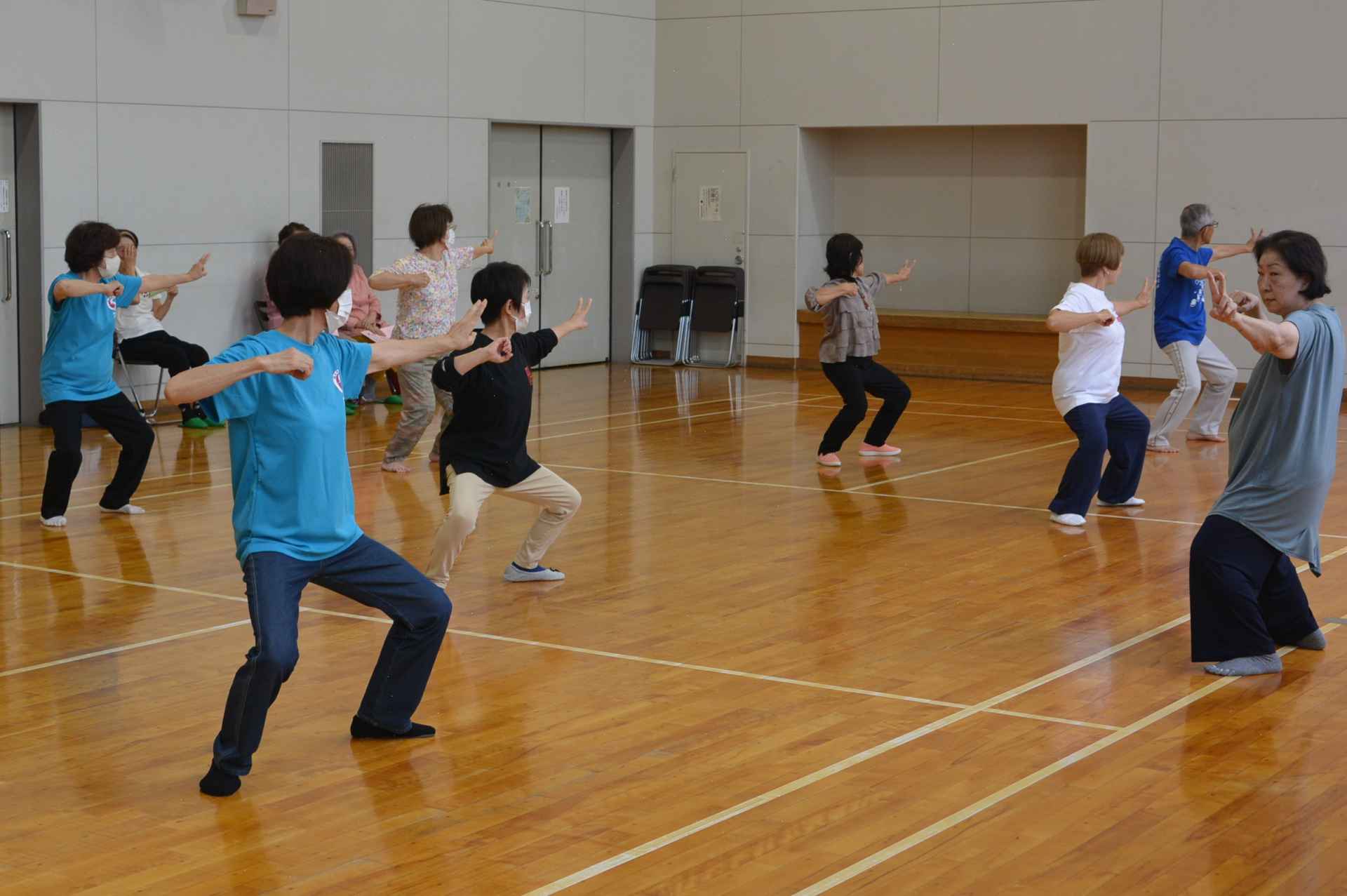 太極拳をしている