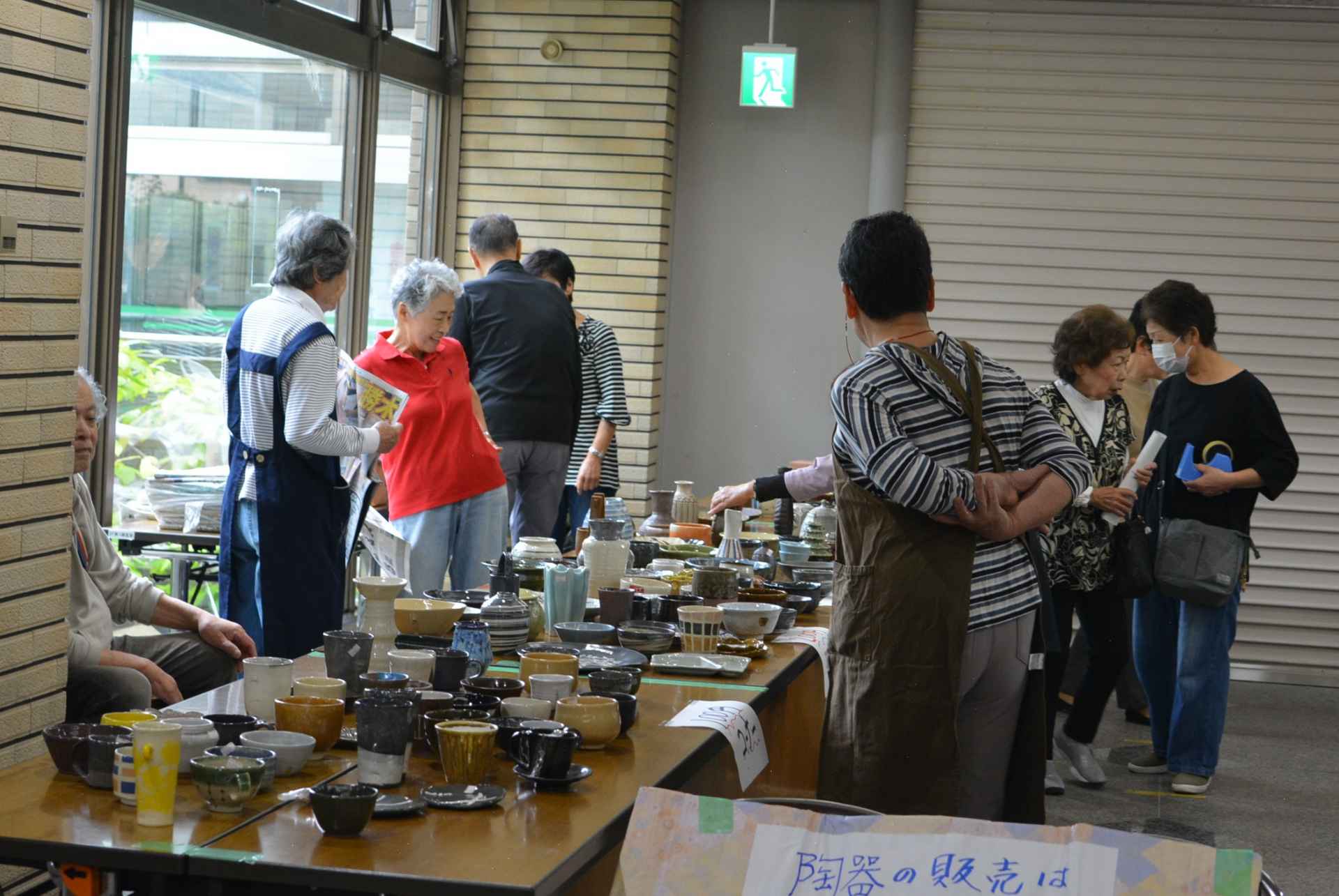 陶芸作品を販売している
