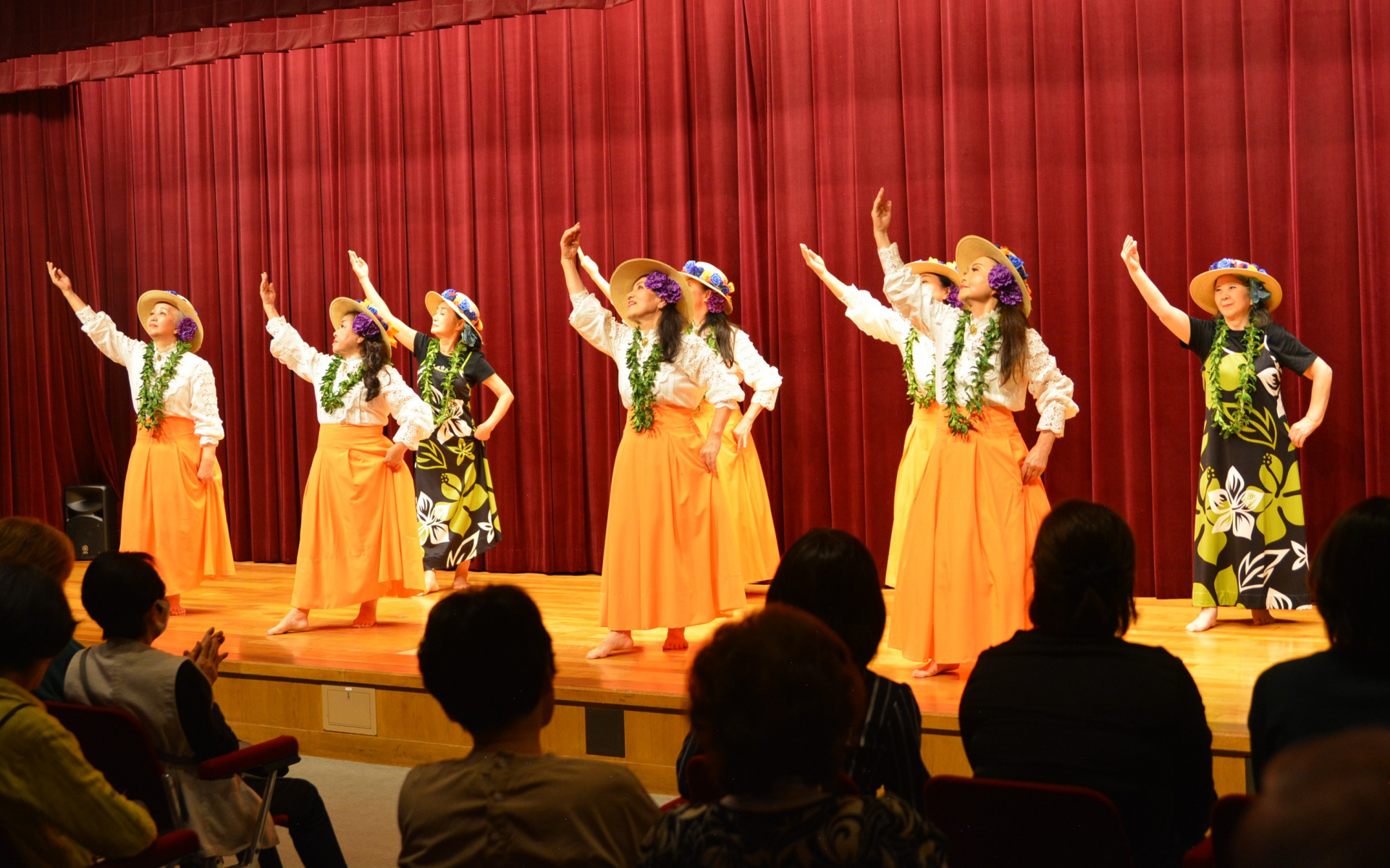 フラダンスをしている