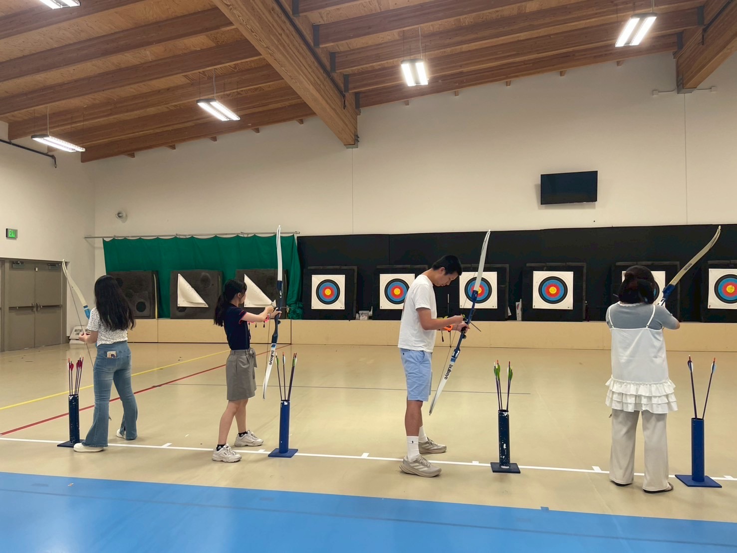 チュラビスタ市でのアーチェリー体験の様子