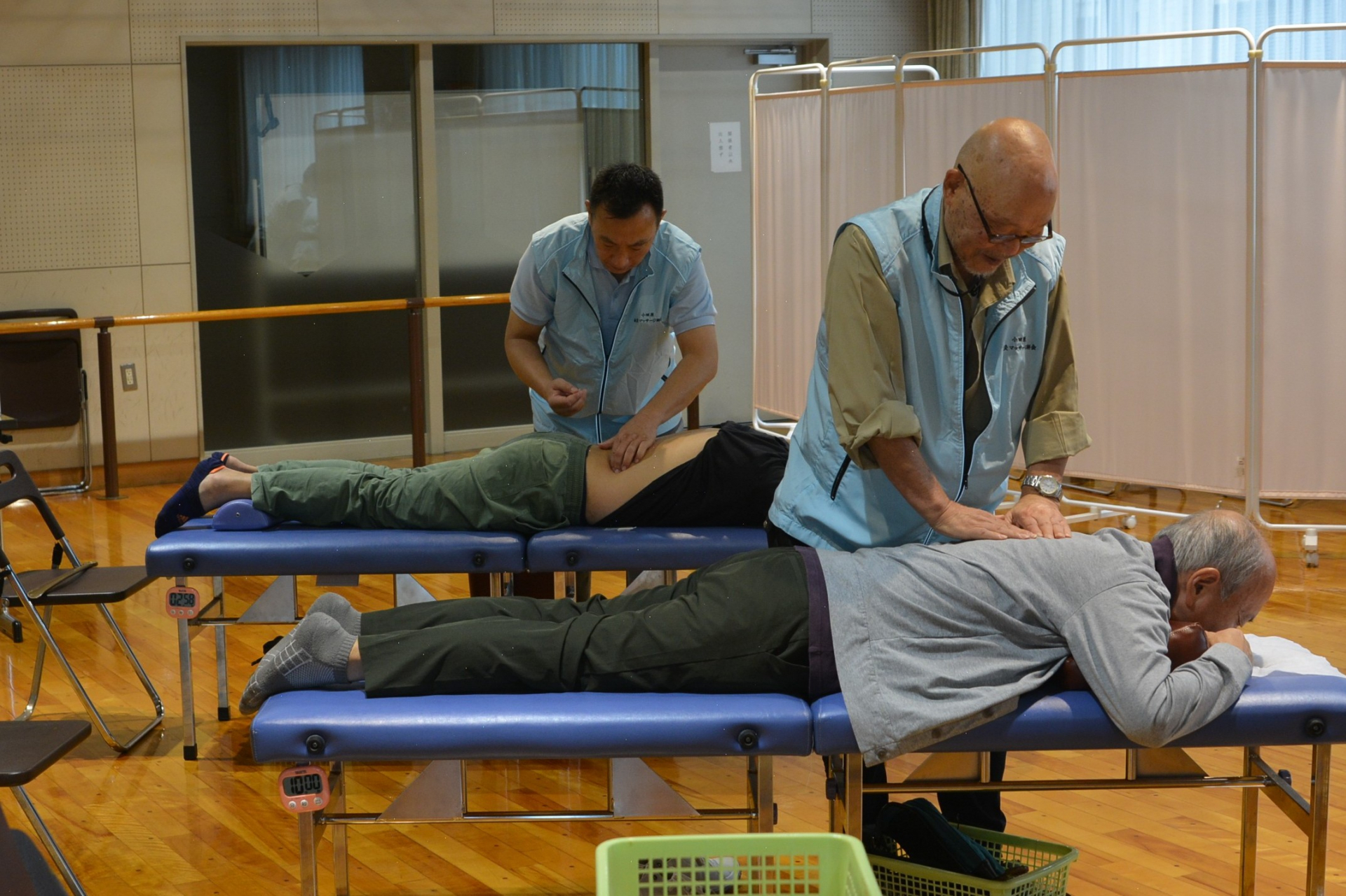 マッサージをしている