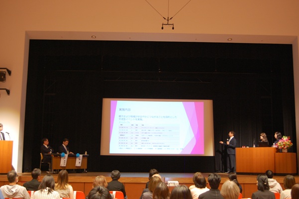 専門課程受講生によるグループワーク発表（子どもを見守り育てる）