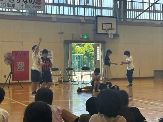 チリアクターズのアウトリーチ実施の様子