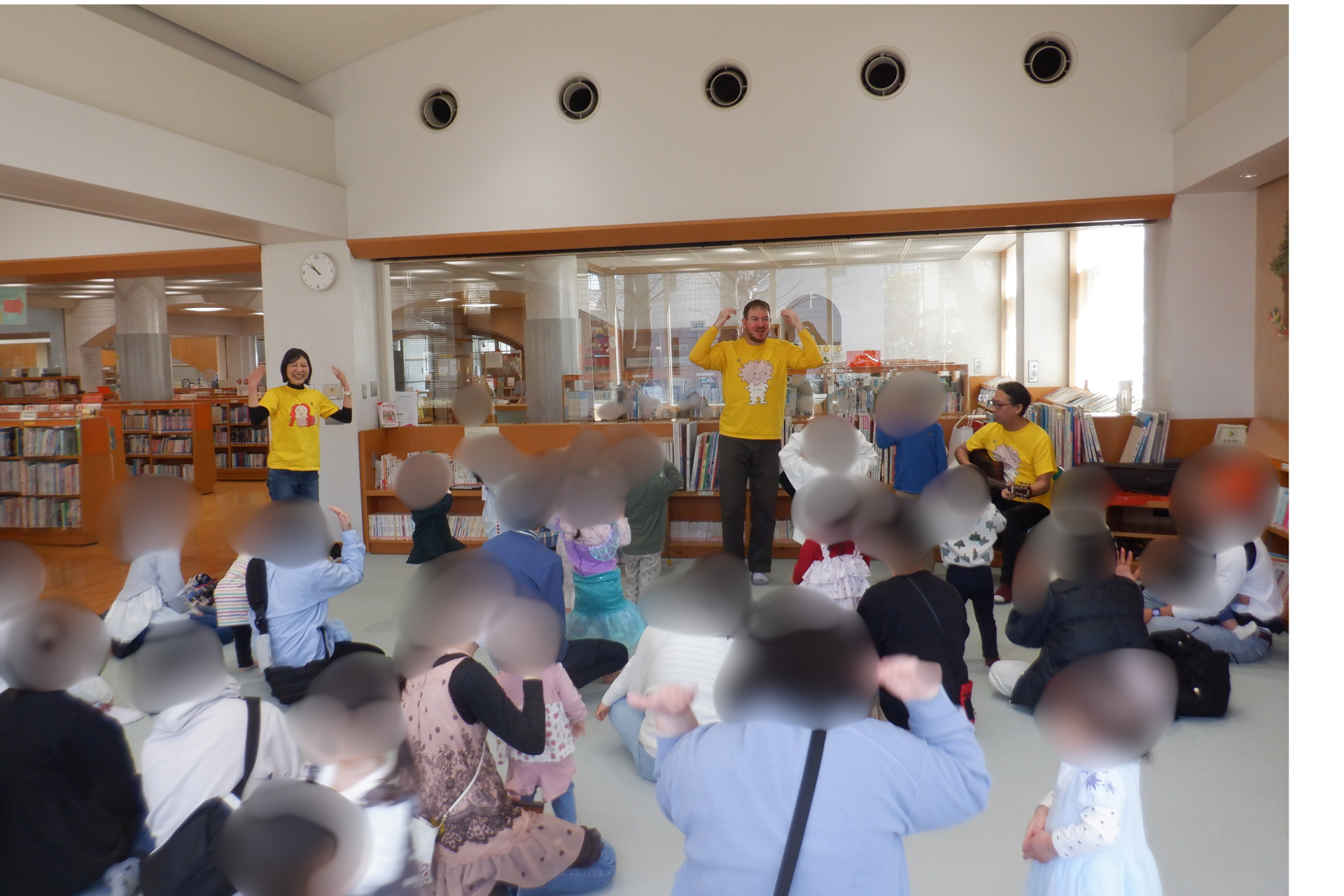 英語であそぼうで歌っている様子