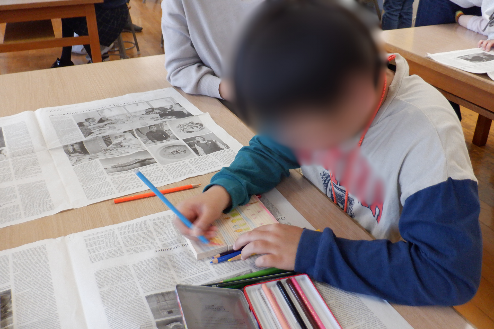 英語でつくろうで工作をしている様子