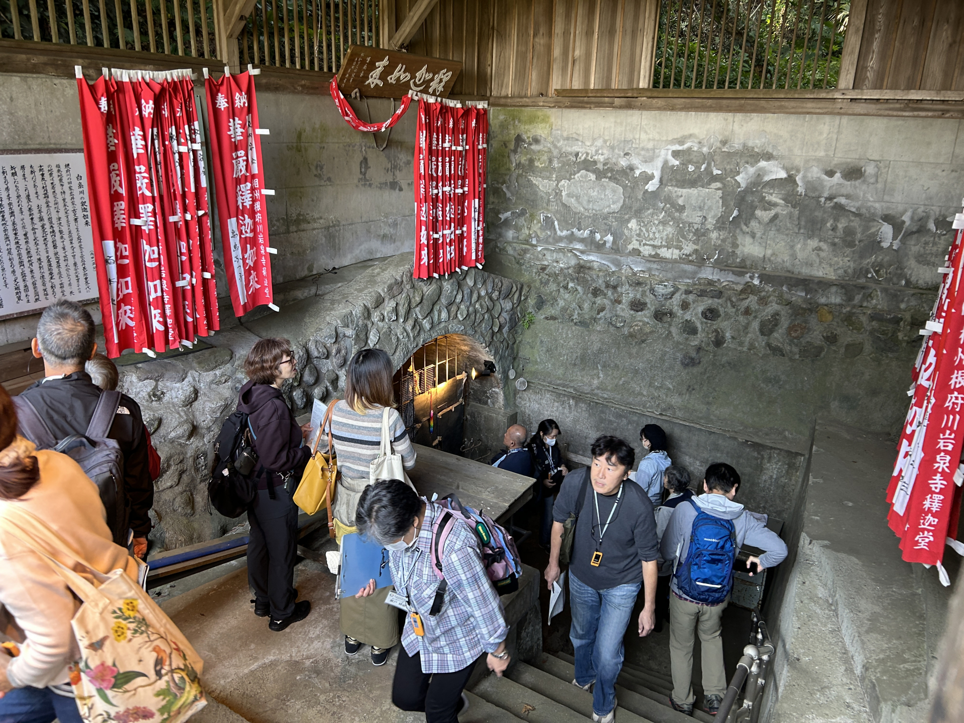 根府川の釈迦堂見学（教養課程「郷土の魅力を知り伝える」）
