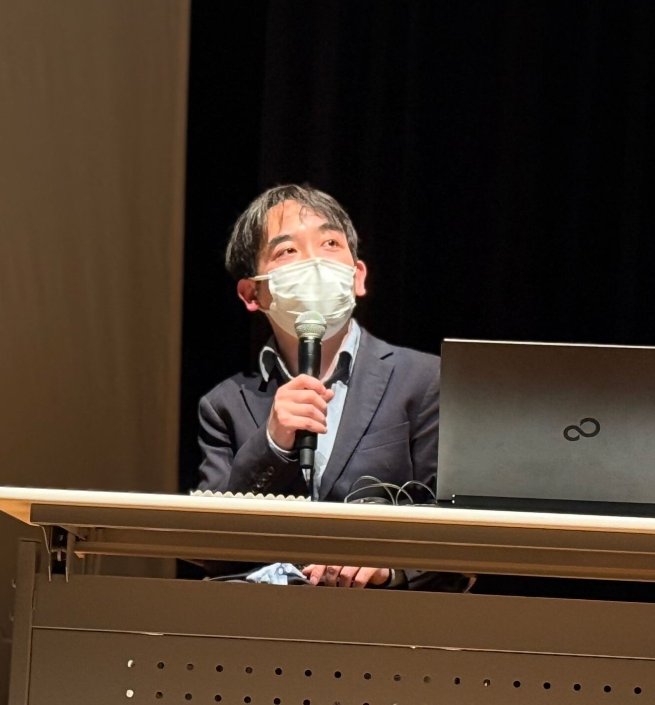 講師写真（アップ）