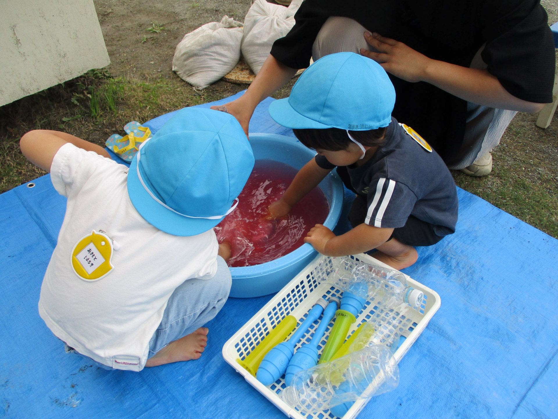 水遊びをしている