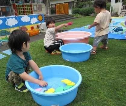 水遊びをしている様子