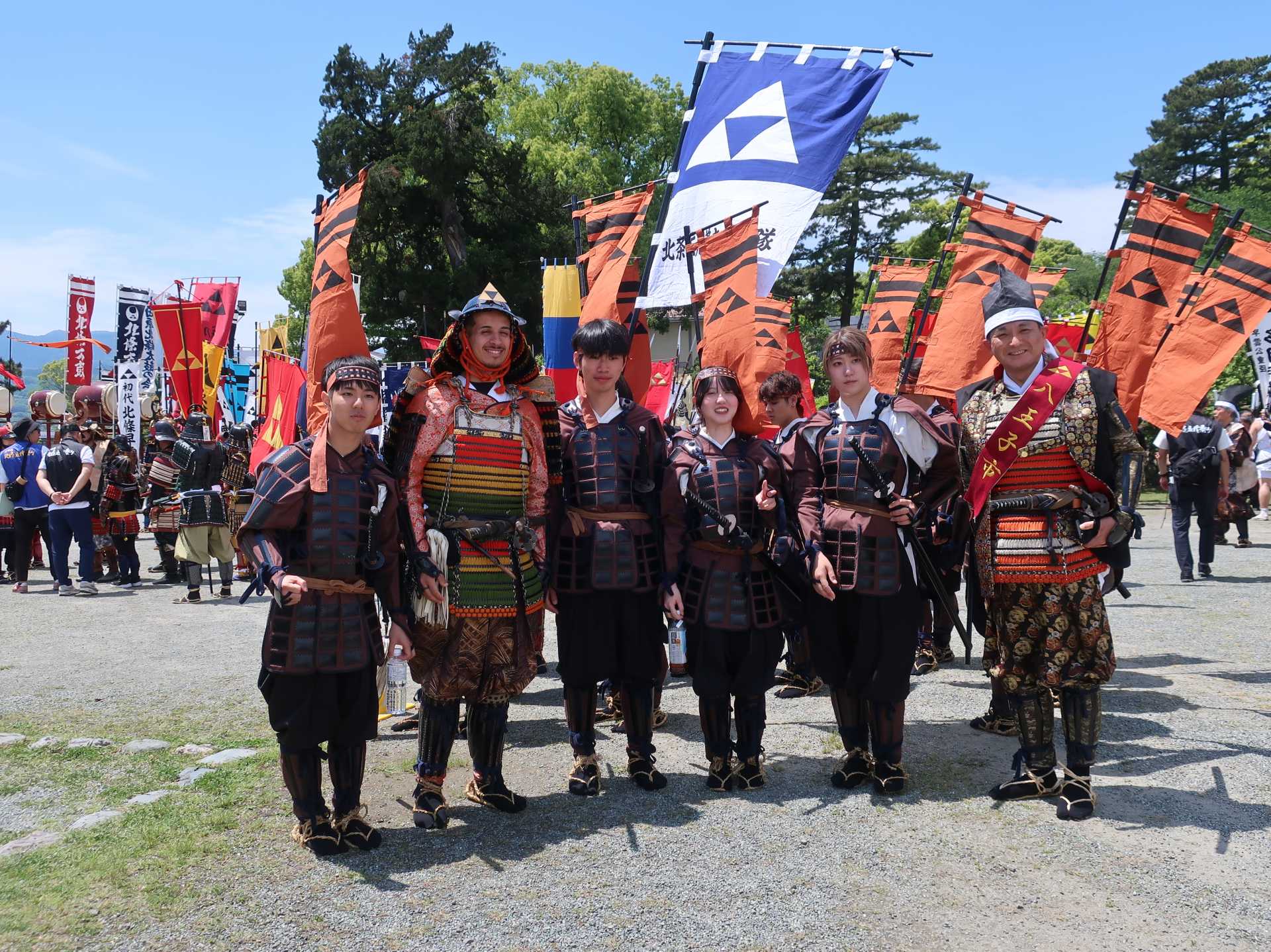 パレード終了後、きずな隊八王子メンバーと初宿（しやけ）市長さん